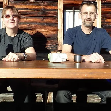 Zirbenchalet Obergruben ブリックレック